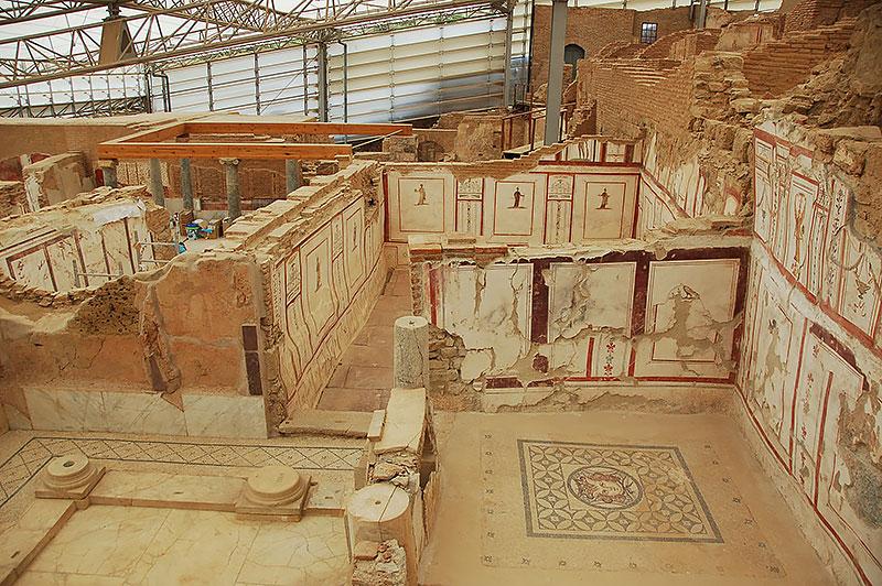 Terrace Houses یا تراس هاوسز محل زندگی بزرگان شهر افسوس